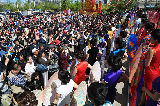 Photo: The event started live photography in Sun Guoming.